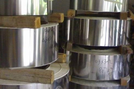 304不銹鋼帶帶磁的原因是什么？受高溫影響！