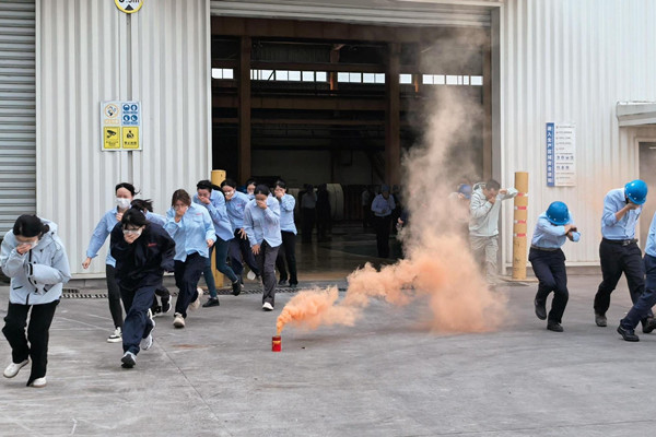 實(shí)戰(zhàn)練兵！公司組織員工開展消防實(shí)操演練